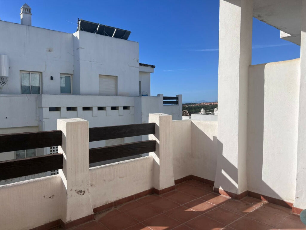 Middle Floor Apartment Estepona Málaga - image 3