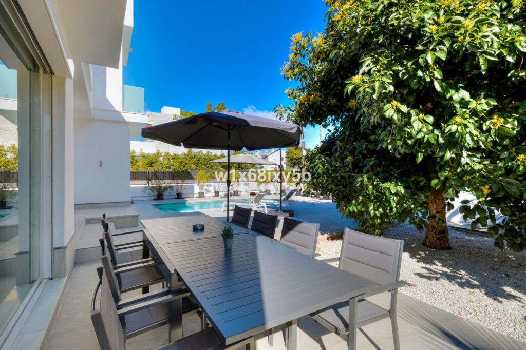Detached Villa San Pedro de Alcántara Málaga - image 3