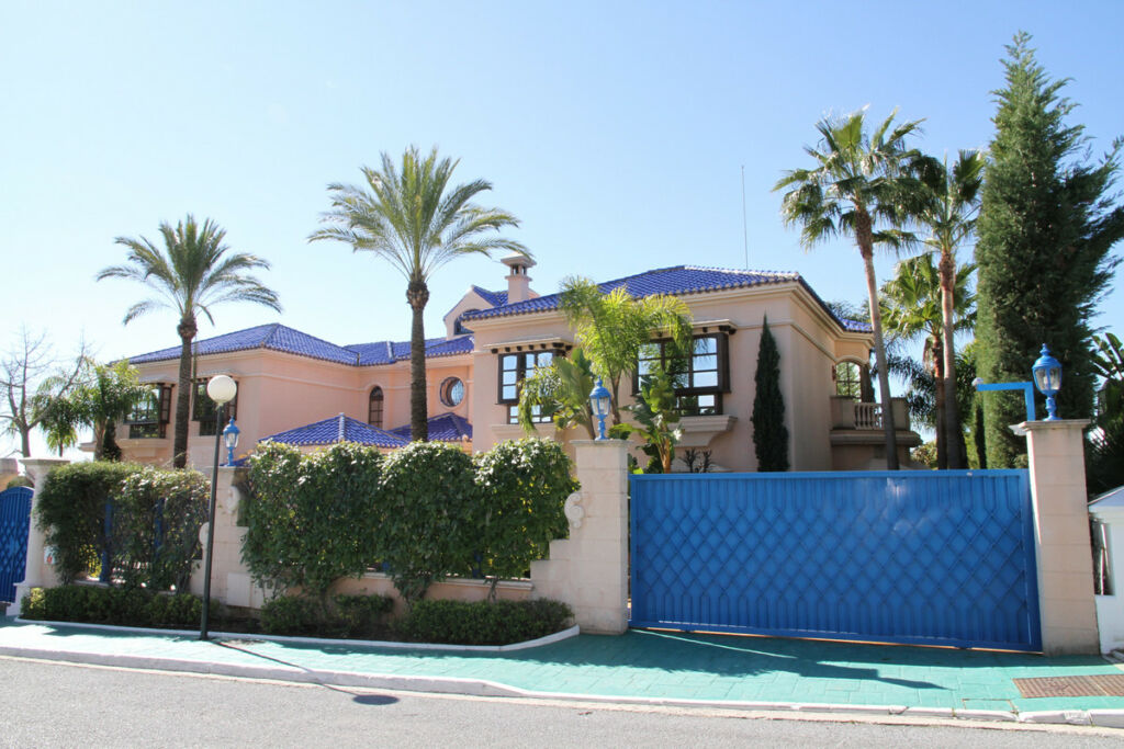 Detached Villa Nueva Andalucía Málaga - image 30