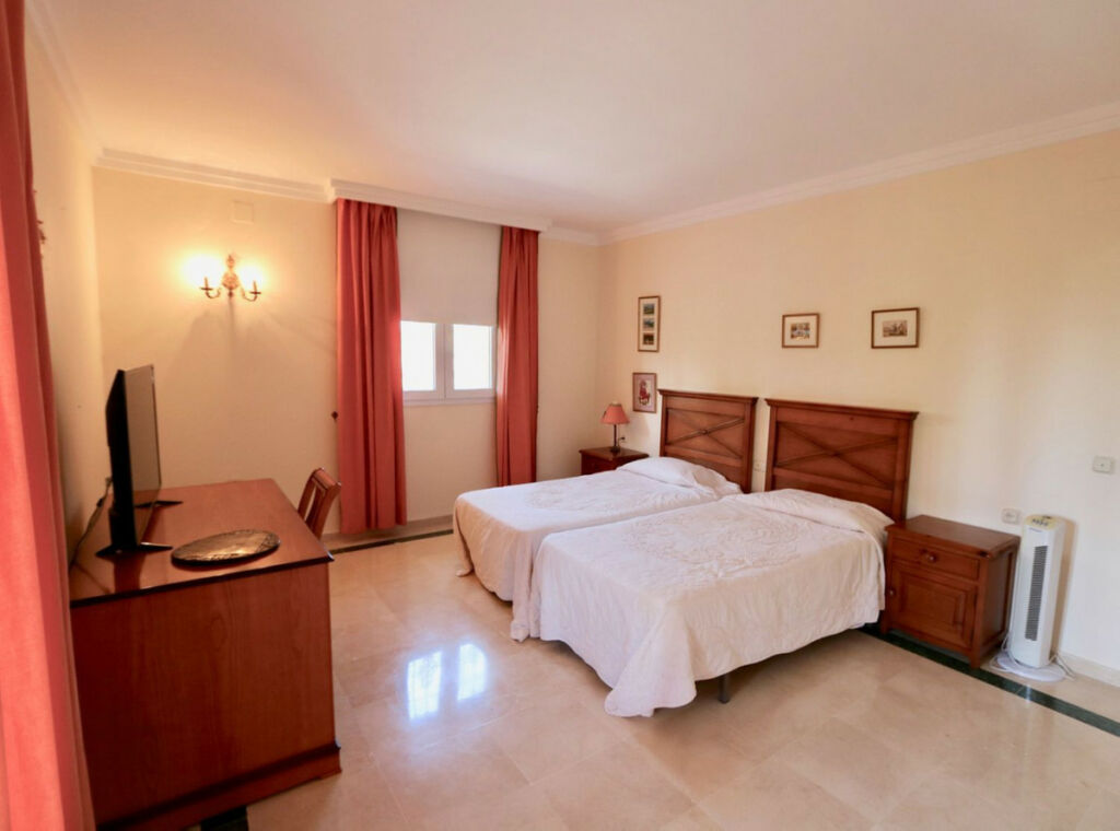 Detached Villa Sotogrande Costa Cádiz - image 30