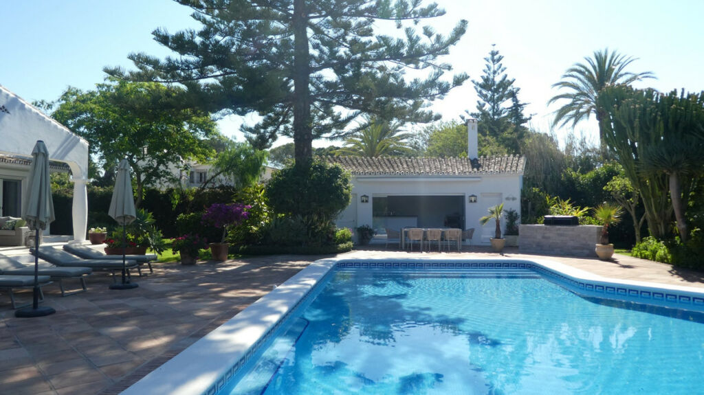 Detached Villa Estepona Málaga - image 30
