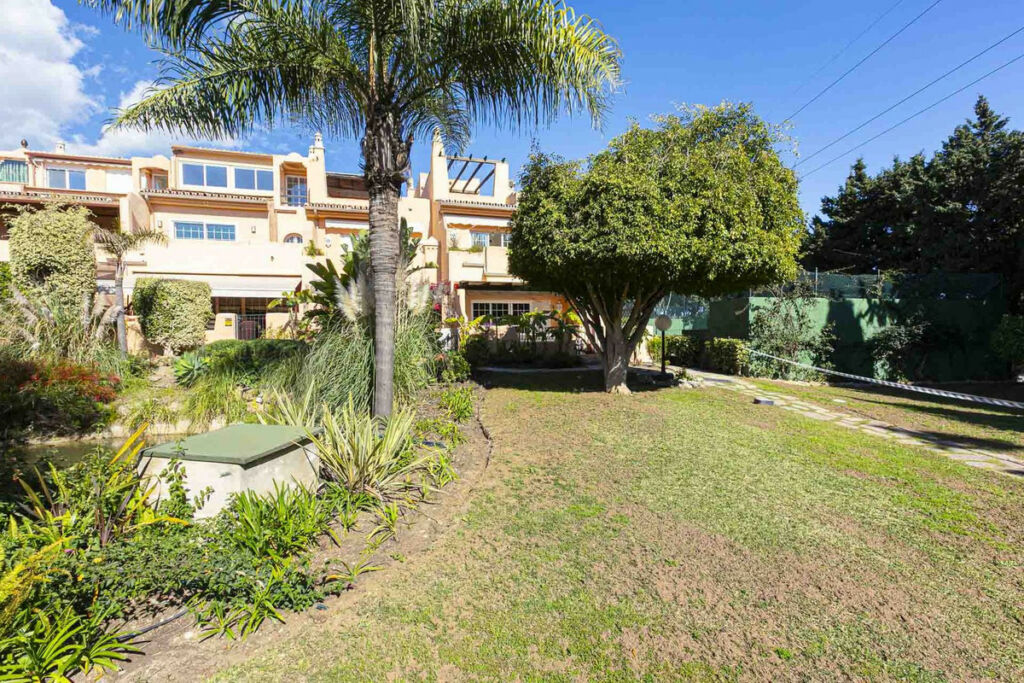Townhouse Nagüeles Málaga - image 30