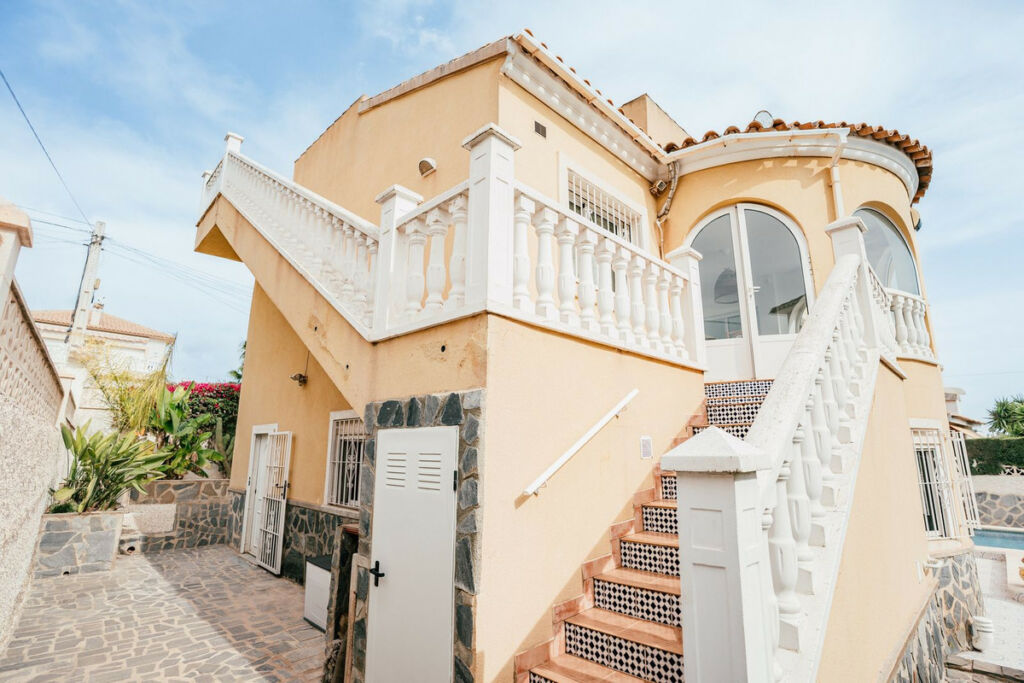 Detached Villa Villamartin Alicante - image 30