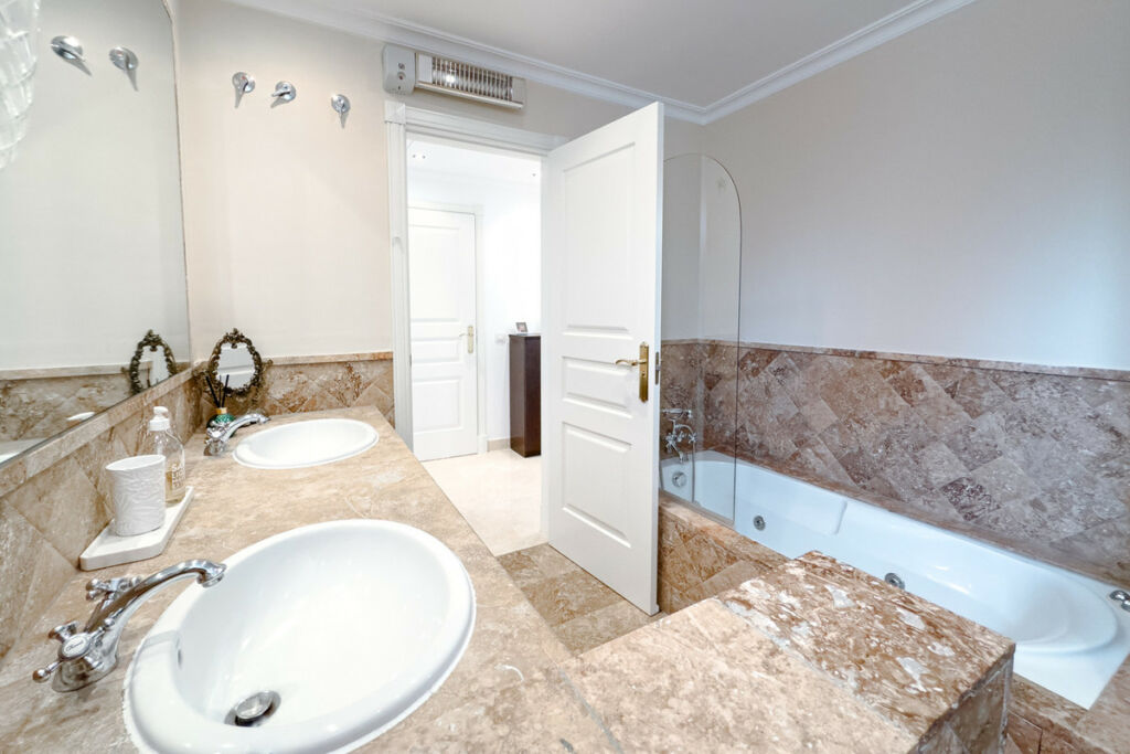 Penthouse Estepona Málaga - image 30