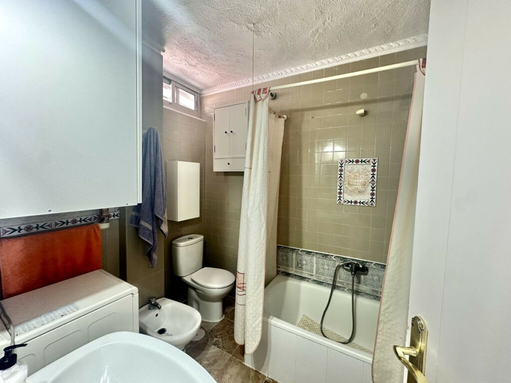 Middle Floor Apartment Fuengirola Málaga - image 31