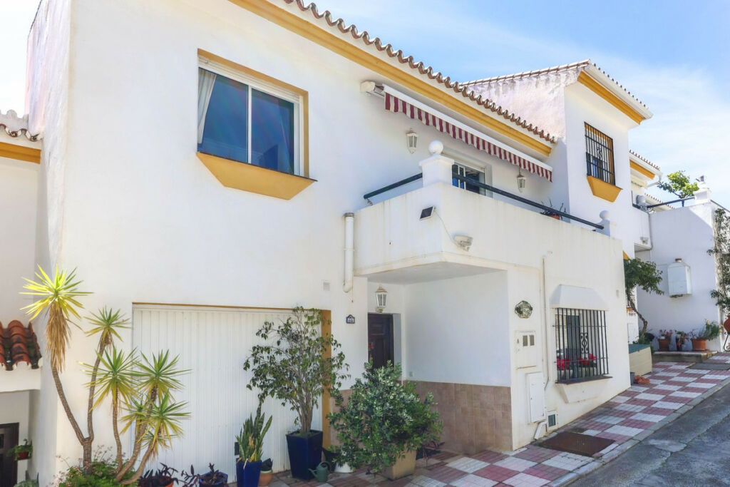 Townhouse Monda Málaga - image 30