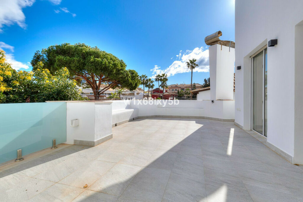Detached Villa San Pedro de Alcántara Málaga - image 30