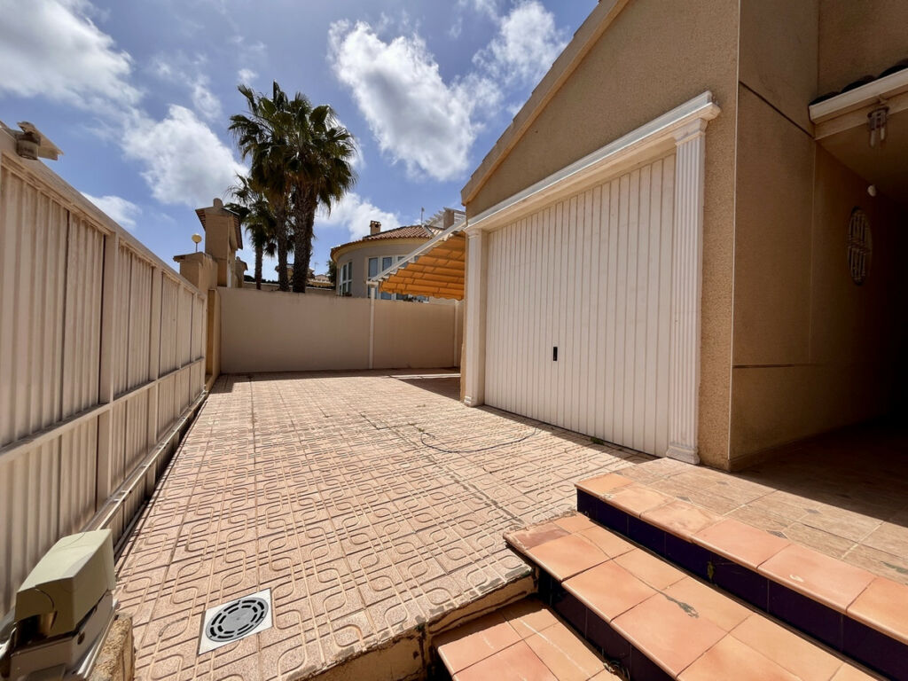 Detached Villa La Zenia Alicante - image 31