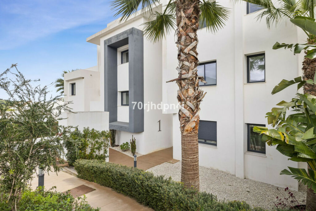 Middle Floor Apartment Estepona Málaga - image 31