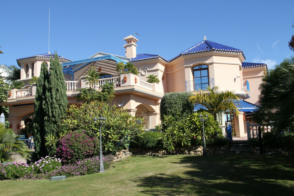 Detached Villa Nueva Andalucía Málaga - image 31