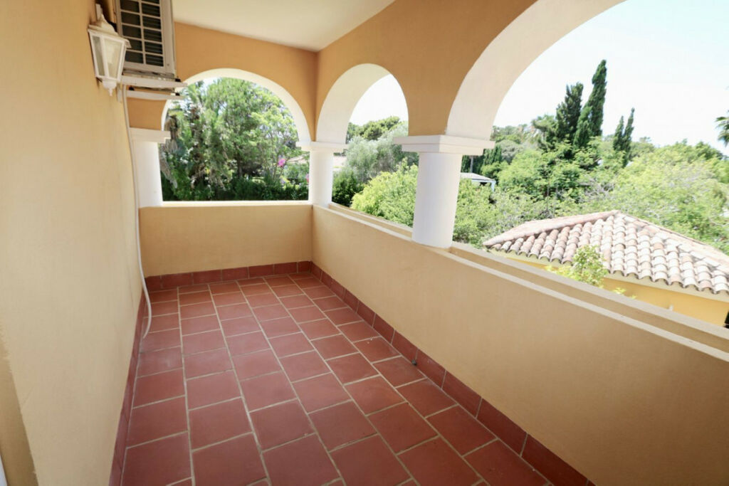 Detached Villa Sotogrande Costa Cádiz - image 31