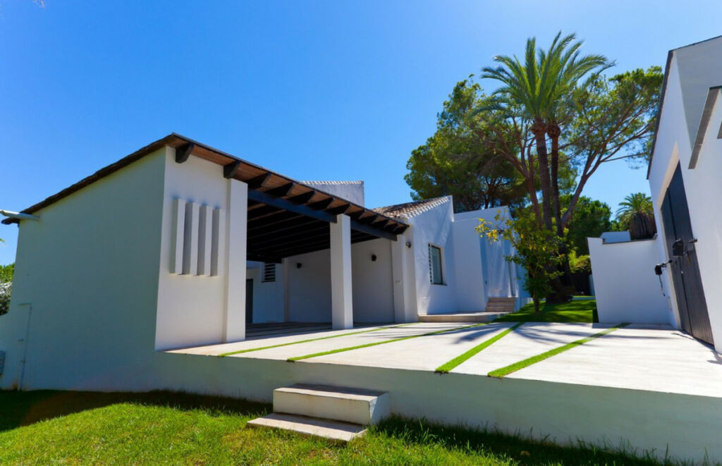 Detached Villa Nueva Andalucía Málaga - image 28