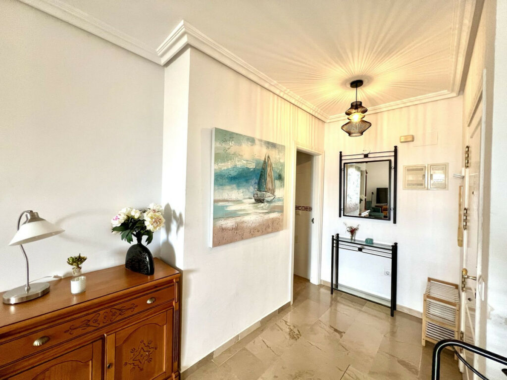 Middle Floor Apartment Estepona Málaga - image 31