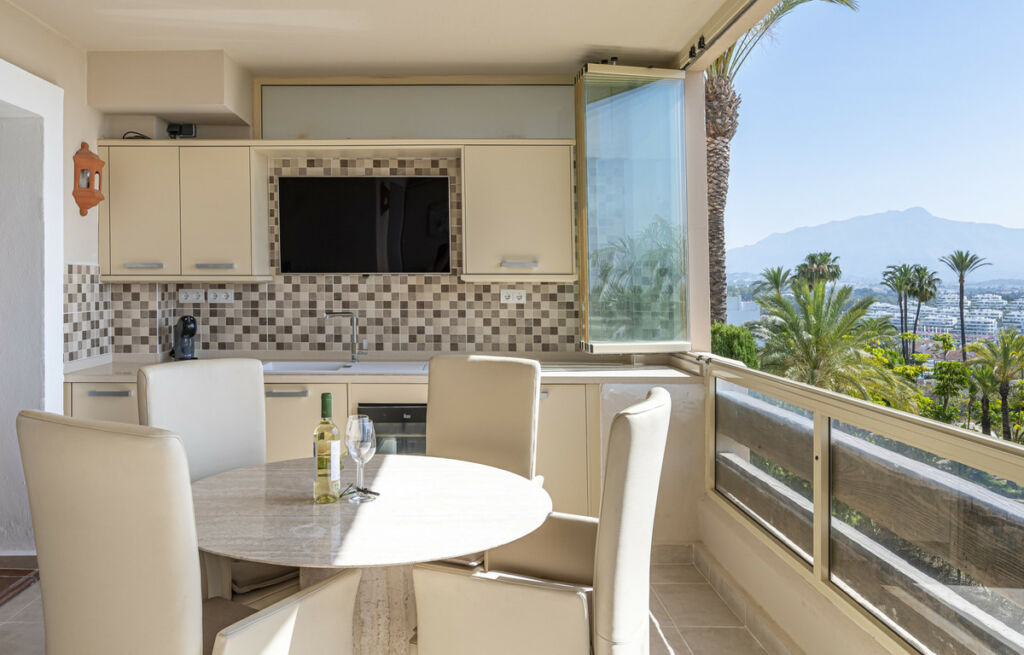 Middle Floor Apartment Estepona Málaga - image 31