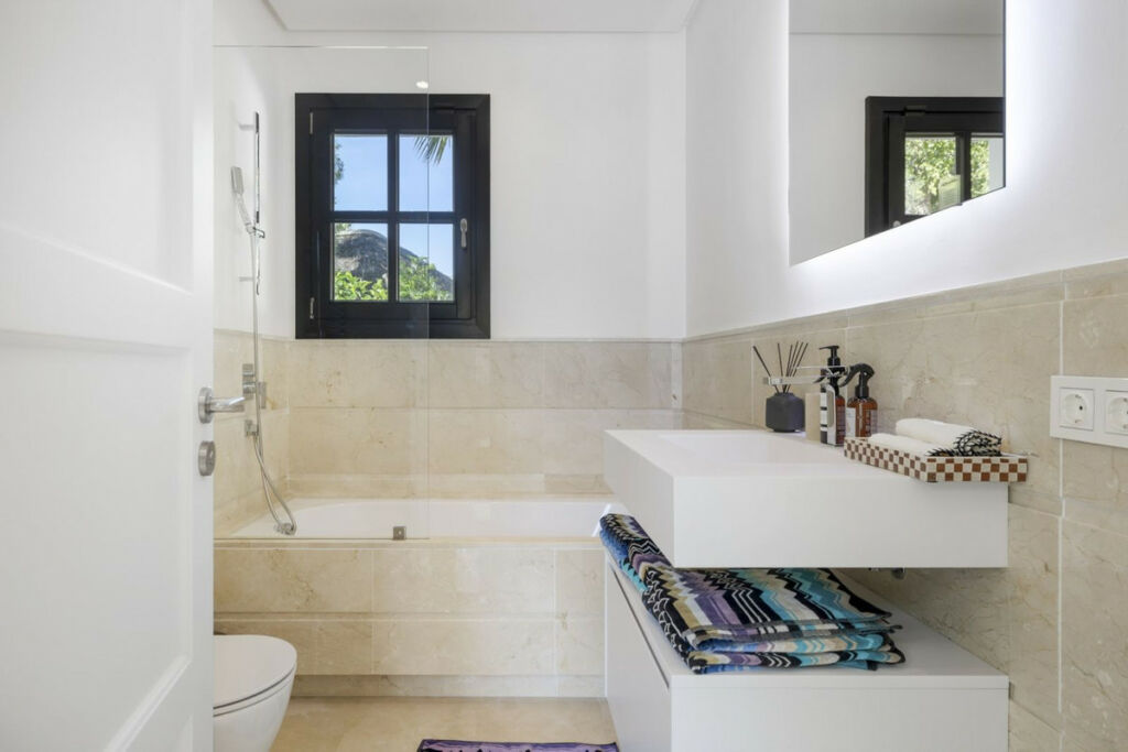 Detached Villa Nueva Andalucía Málaga - image 32