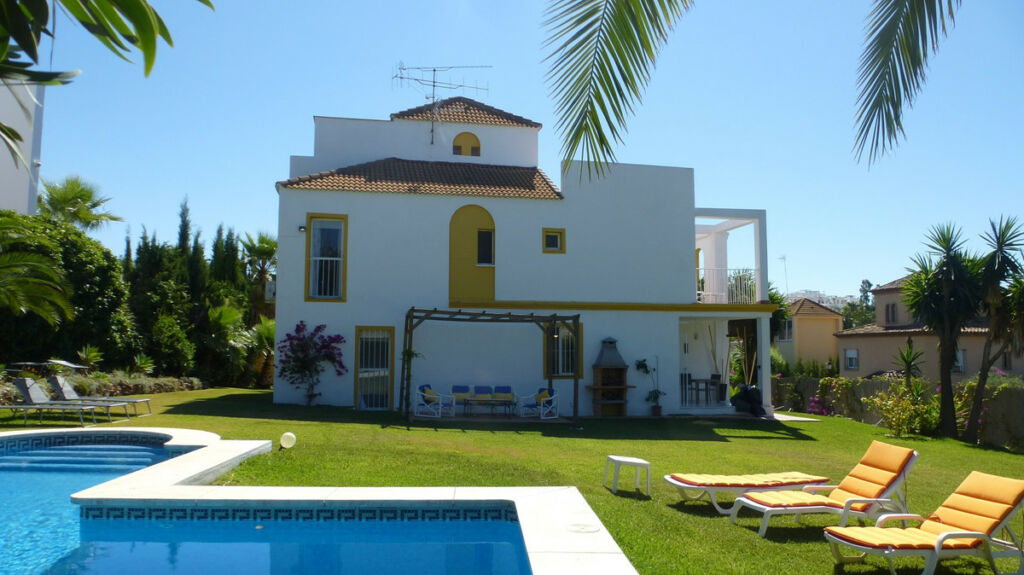 Detached Villa Nueva Andalucía Málaga - image 32