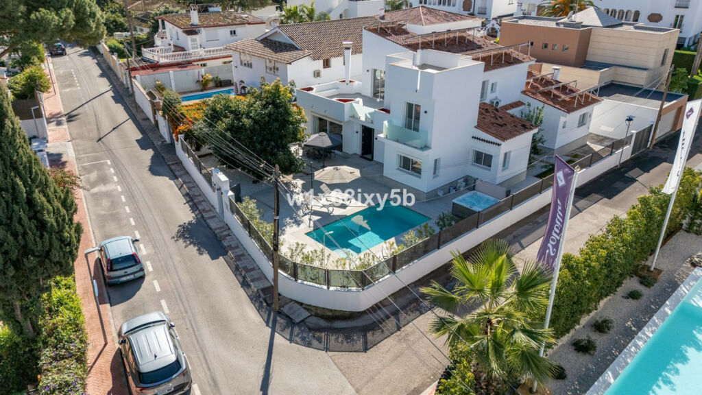 Detached Villa San Pedro de Alcántara Málaga - image 32