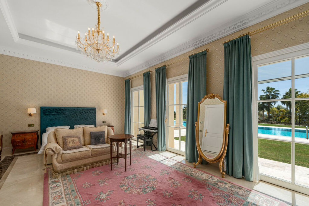 Detached Villa Sierra Blanca Málaga - image 32