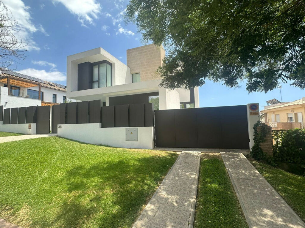 Detached Villa Benalmadena Málaga - image 32