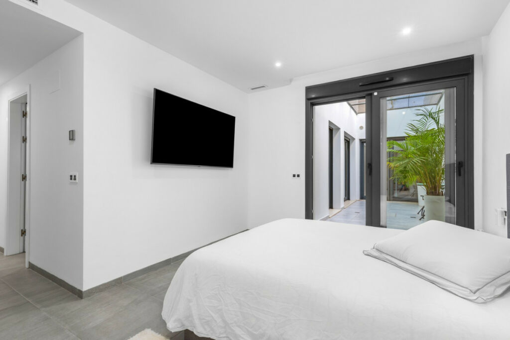 Detached Villa San Miguel de Salinas Alicante - image 31
