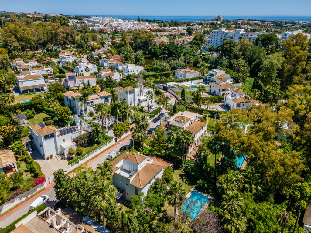 Detached Villa Nueva Andalucía Málaga - image 33