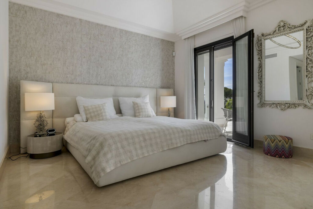 Detached Villa Nueva Andalucía Málaga - image 33