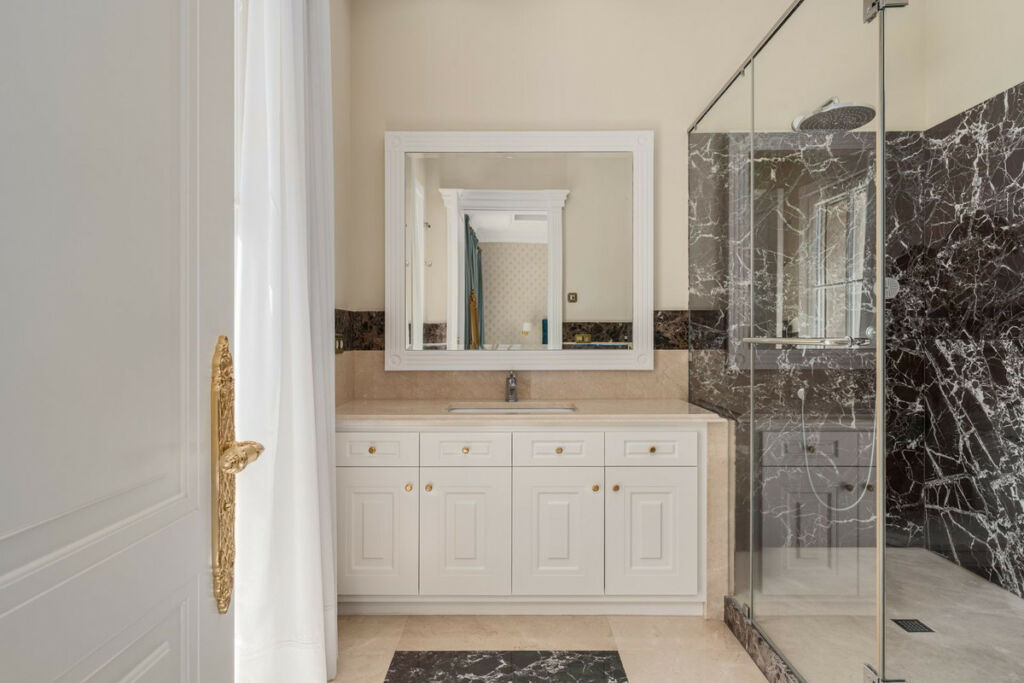 Detached Villa Sierra Blanca Málaga - image 33