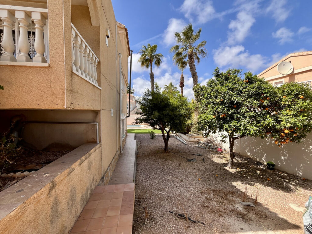 Detached Villa La Zenia Alicante - image 33
