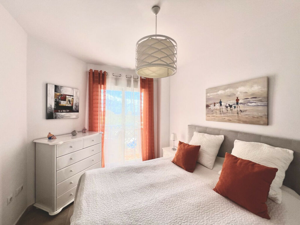 Middle Floor Apartment Estepona Málaga - image 33