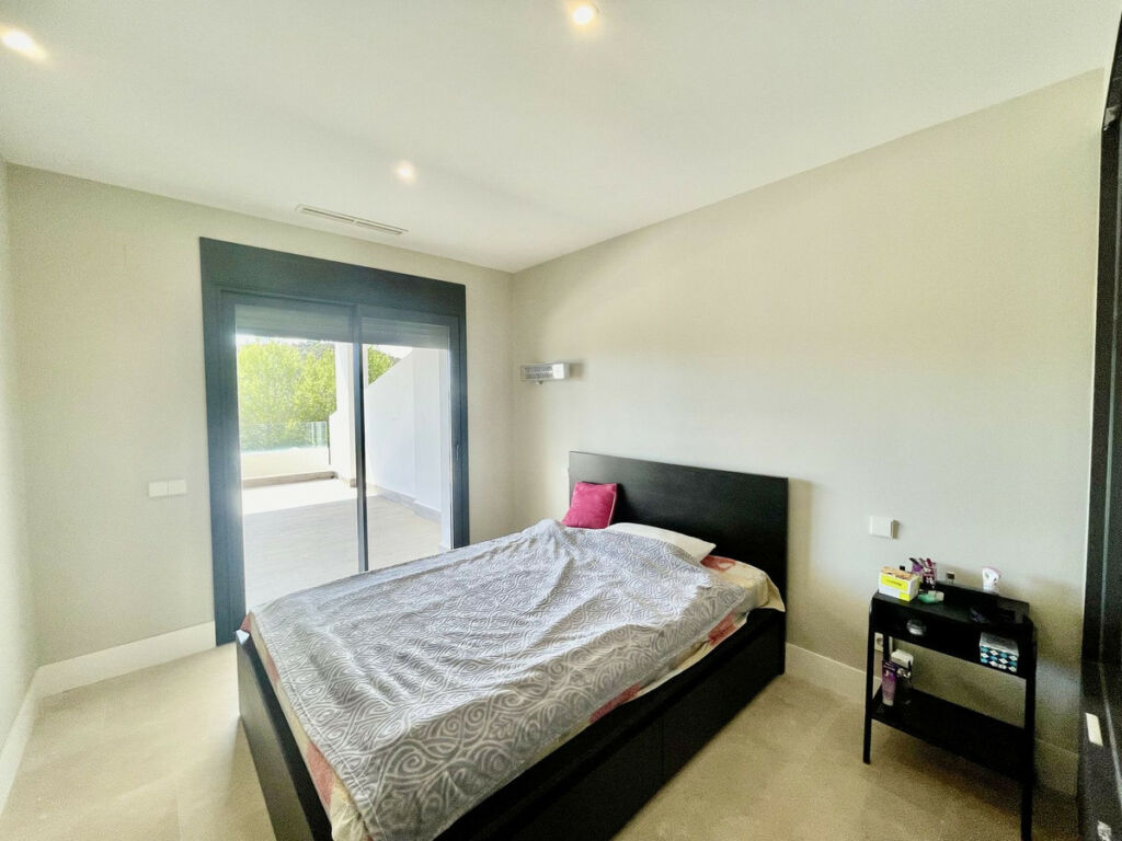 Middle Floor Apartment Estepona Málaga - image 33