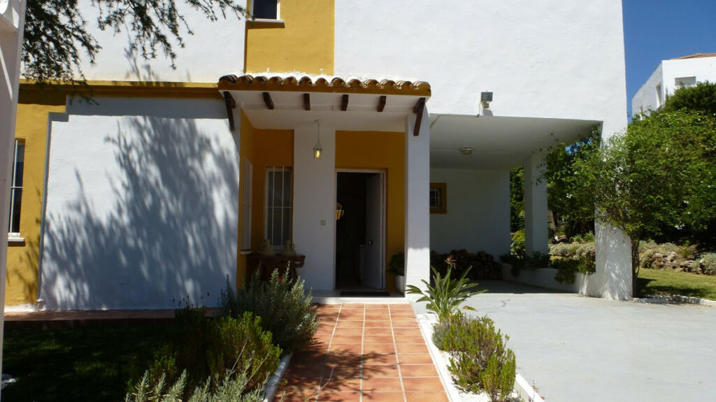 Detached Villa Nueva Andalucía Málaga - image 33