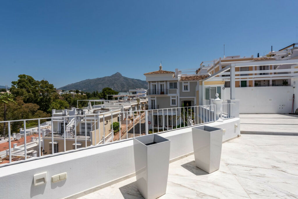 Townhouse Nueva Andalucía Málaga - image 34
