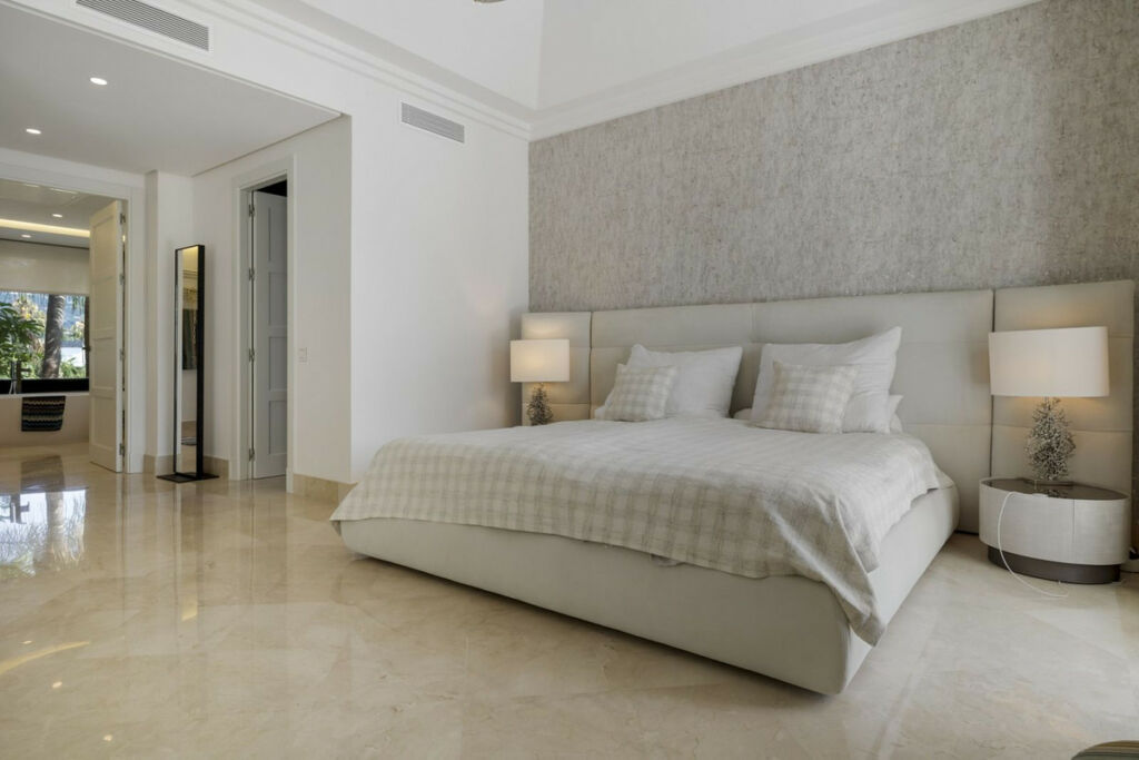 Detached Villa Nueva Andalucía Málaga - image 34