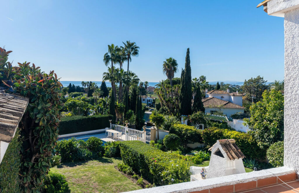 Townhouse El Paraiso Málaga - image 3