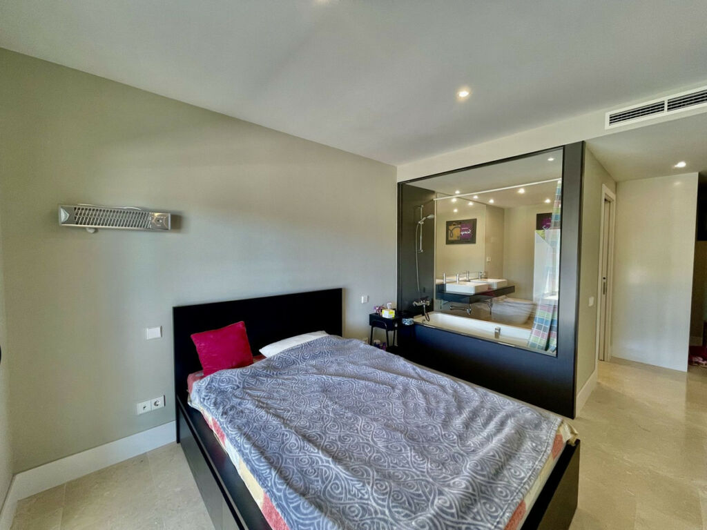 Middle Floor Apartment Estepona Málaga - image 35