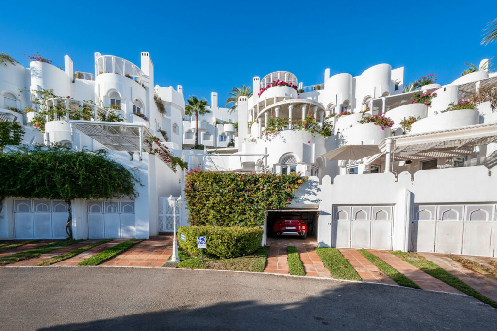 Middle Floor Apartment The Golden Mile Málaga - image 35