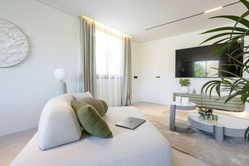 Detached Villa Marbella Málaga - image 35