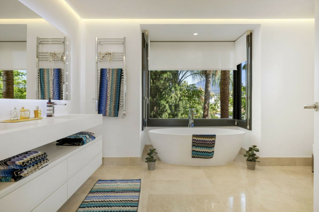Detached Villa Nueva Andalucía Málaga - image 35
