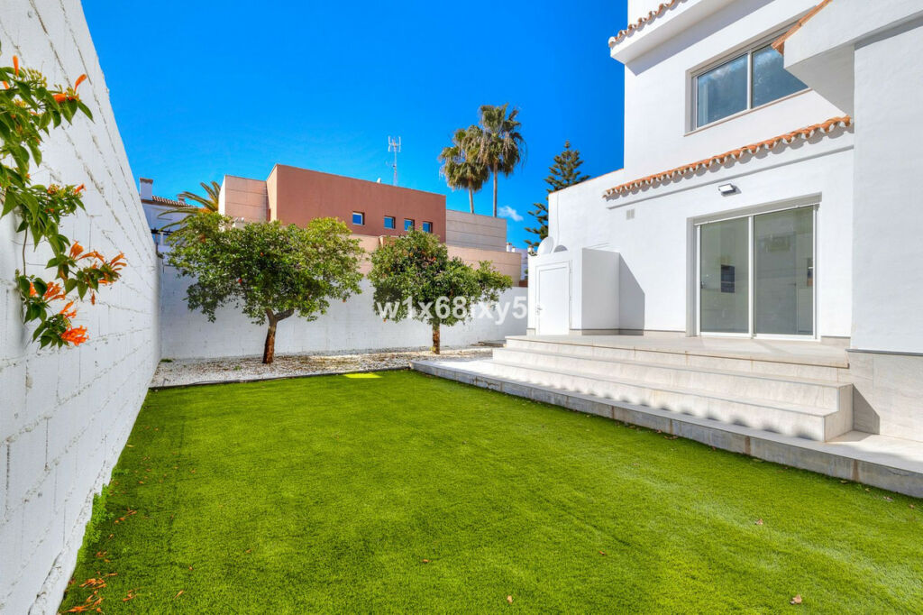 Detached Villa San Pedro de Alcántara Málaga - image 36