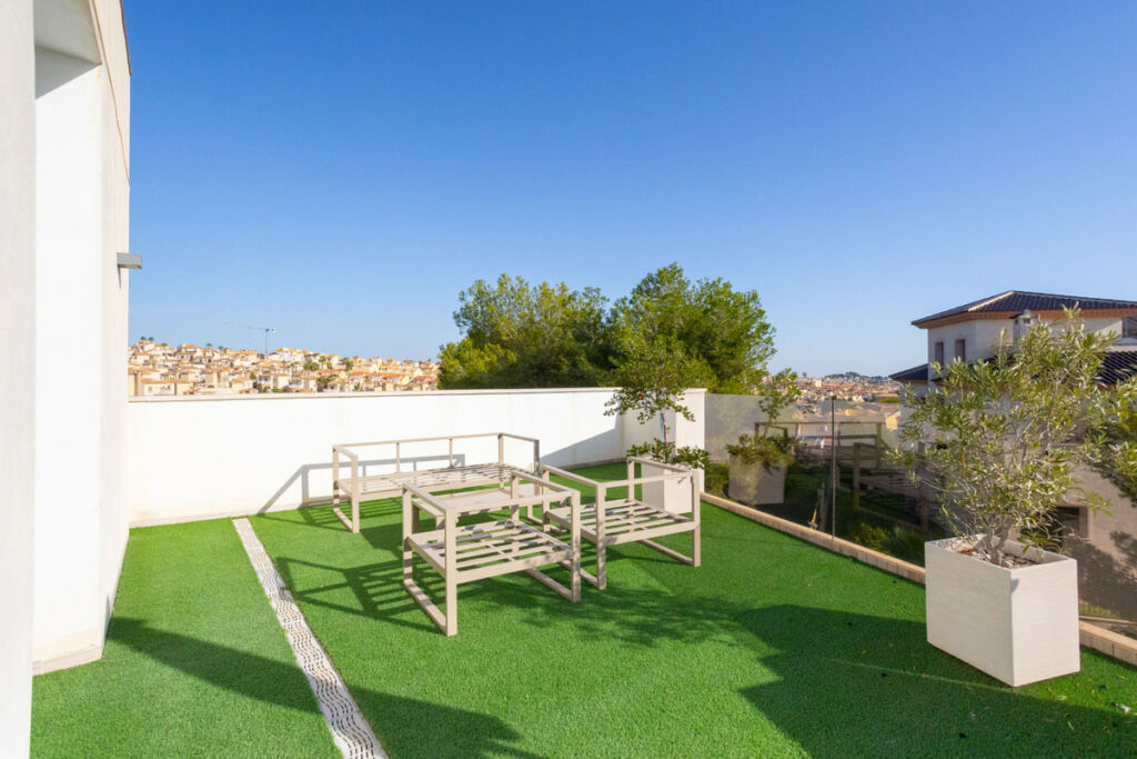 Detached Villa Villamartin Alicante - image 37