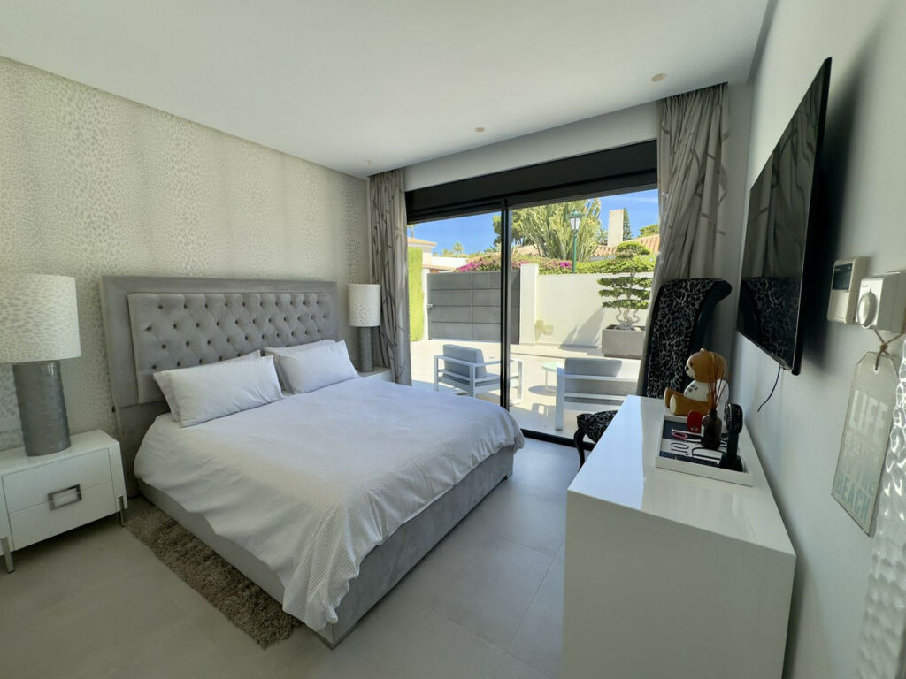 Detached Villa Los Monteros Málaga - image 37