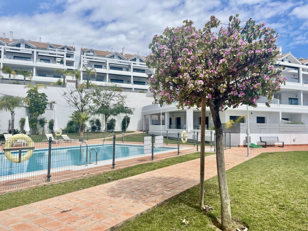 Middle Floor Apartment Estepona Málaga - image 38