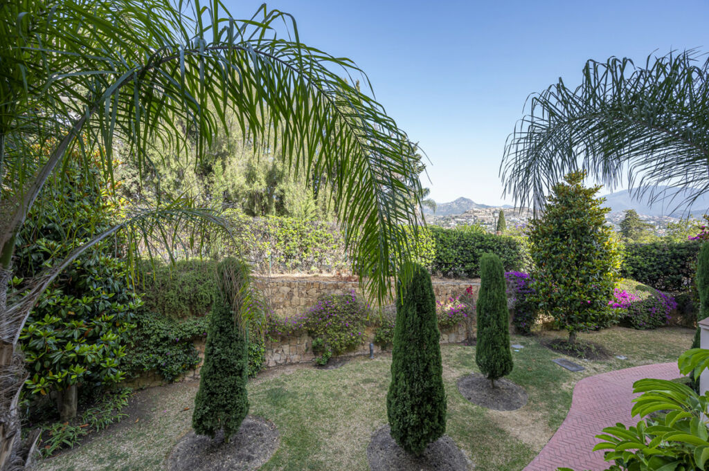 Middle Floor Apartment Estepona Málaga - image 39