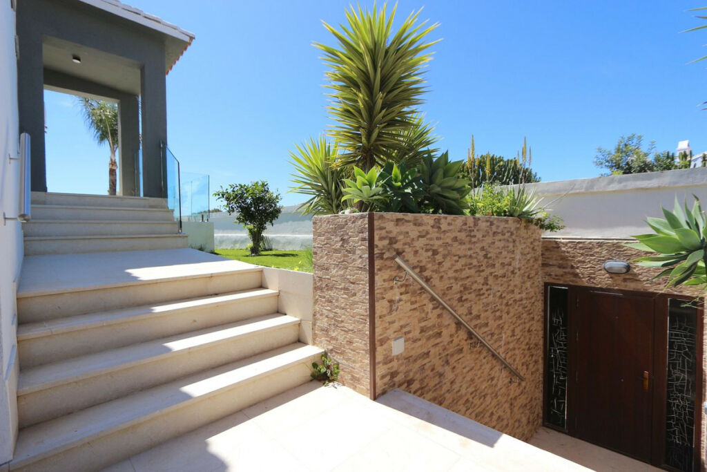 Detached Villa Riviera del Sol Málaga - image 39
