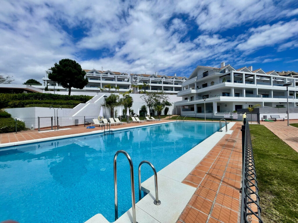 Middle Floor Apartment Estepona Málaga - image 39