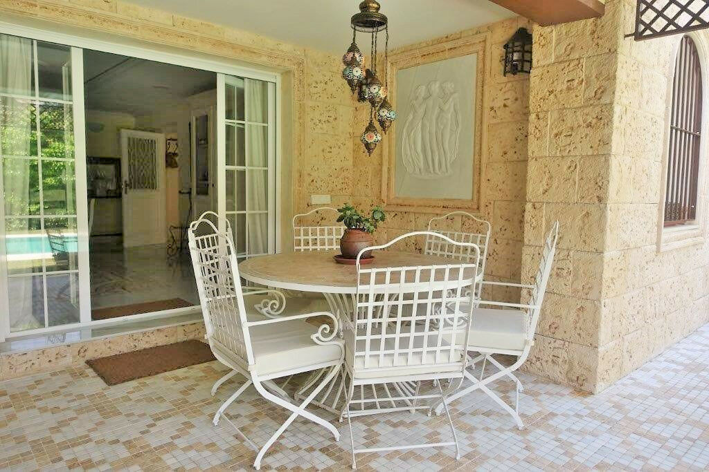Detached Villa Nueva Andalucía Málaga - image 4