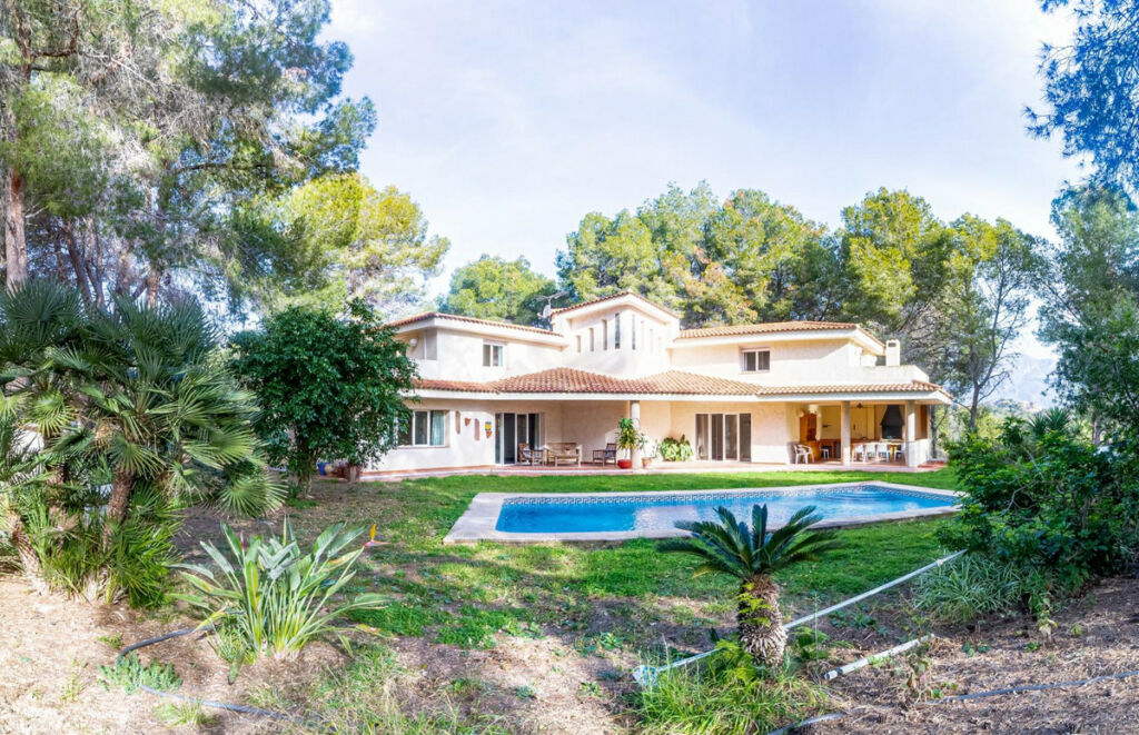 Detached Villa L'Alfás del Pi Alicante - image 4