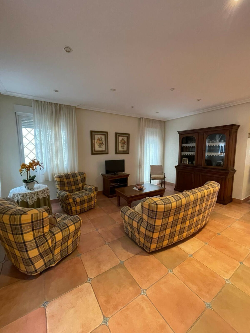 Middle Floor Apartment Torrevieja Alicante - image 4