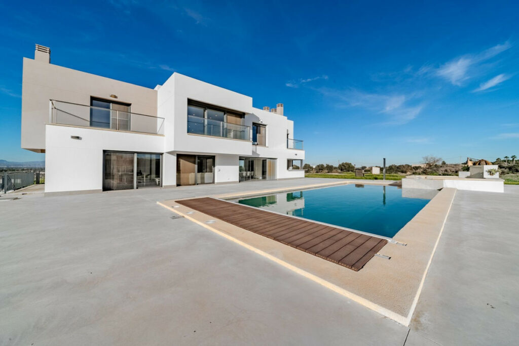 Detached Villa La Marina Alicante - image 4