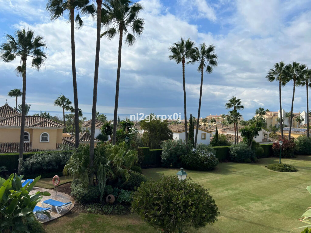 Middle Floor Apartment Bahía de Marbella Málaga - image 4